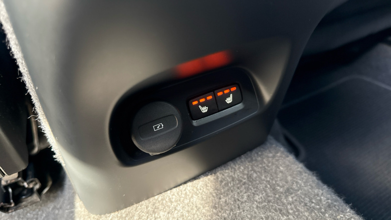 Volvo Xc40 2.0 B4P R DESIGN 5dr Auto Petrol Estate